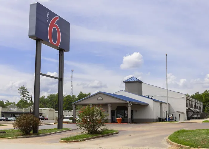 Cheap hotel: Motel 6 Nacogdoches, Tx