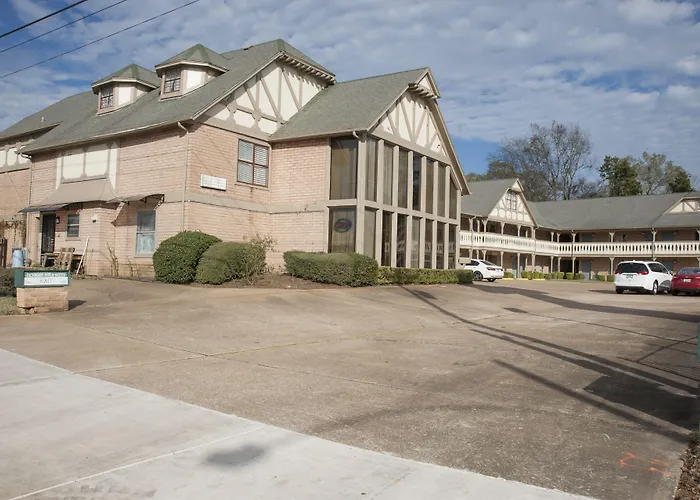 Cheap hotel: Victorian Inn & Suites